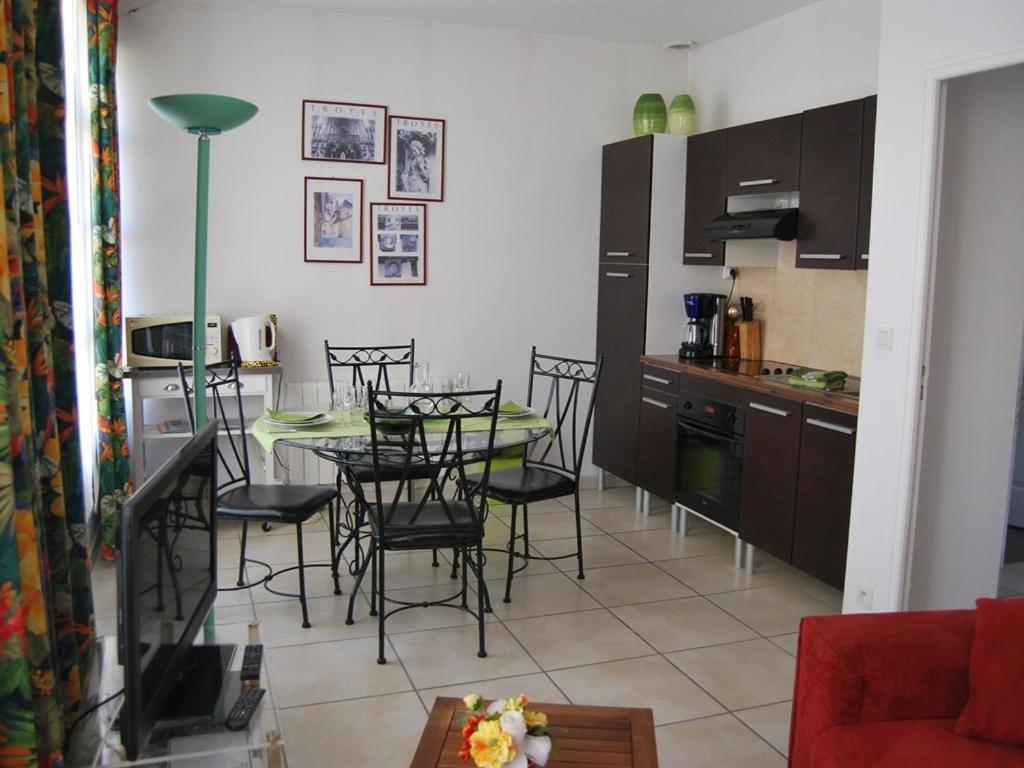 Gite La Tour Boileau Troyes Exteriör bild